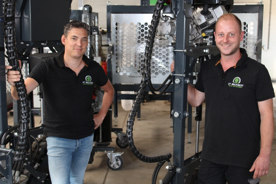 Links Rob Jansen, engineer en accountmanager en rechts Maarten Heyms, montage en service